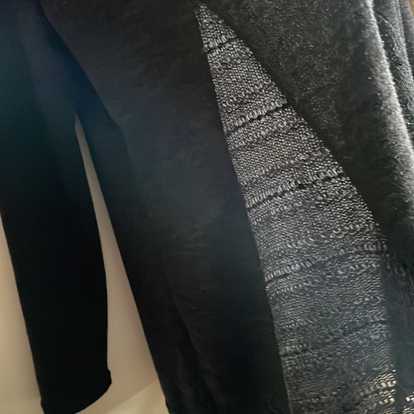 Carol Rose sweater - Picture 8 of 8